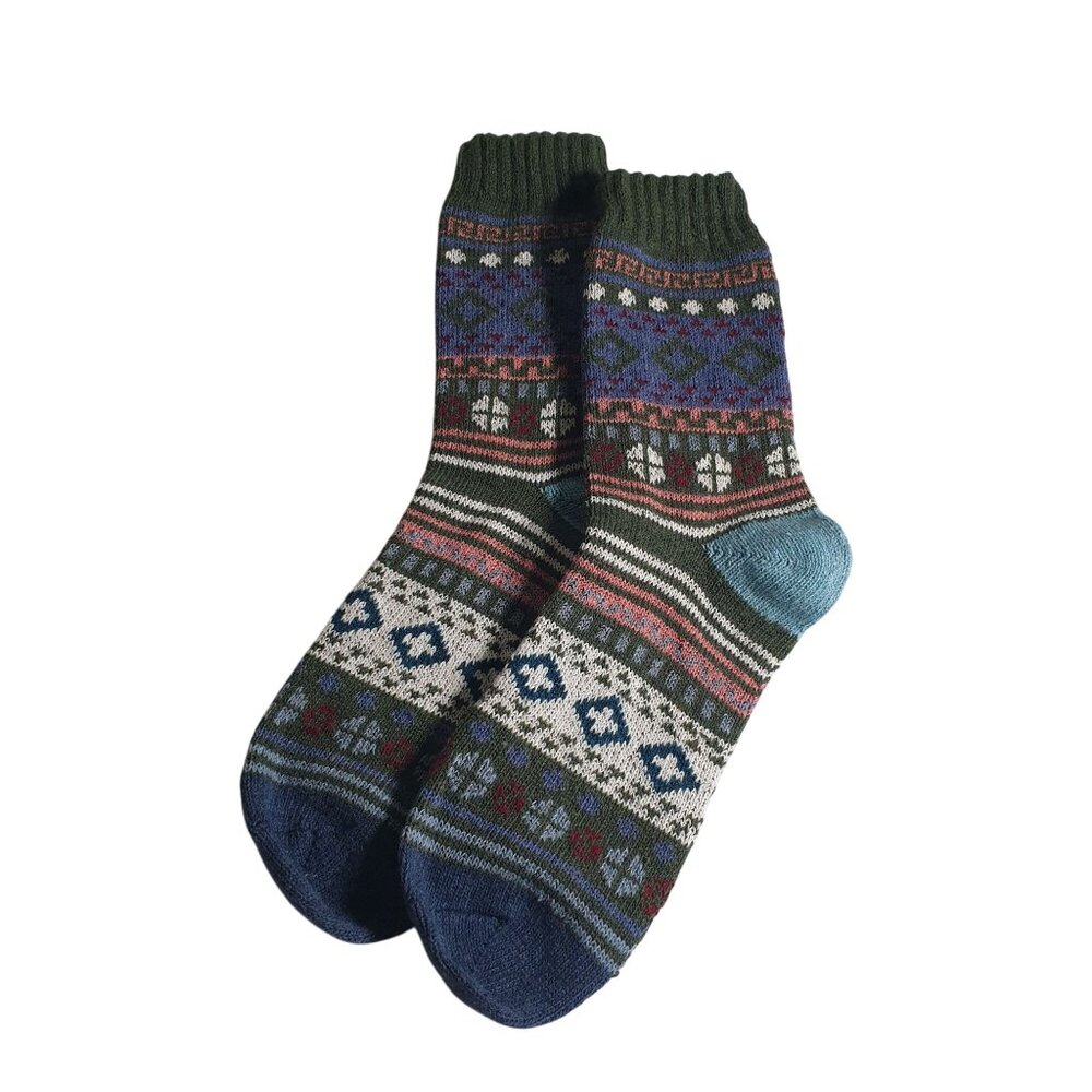 Men Striped Knit Pattern Poly Blend Winter Socks Multicolor Soft Cozy Warm Gift